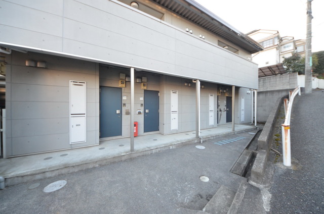 エントランス　★共用部分もしっかりお手入れされています★