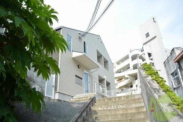 建物外観　ひっそりした場所の建物です。