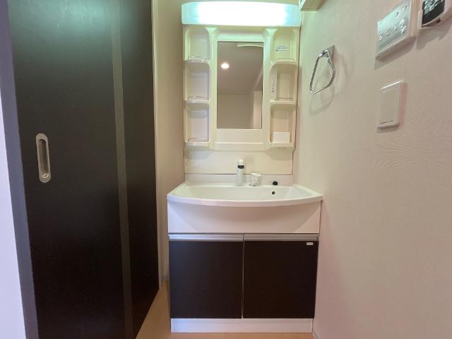 洗面設備　洗髪洗面化粧台