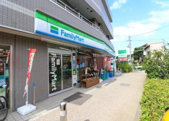 コンビニ　ファミリーマート弦巻一丁目店（コンビニ）まで191m
