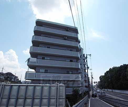 建物外観　こんなに高いんです！