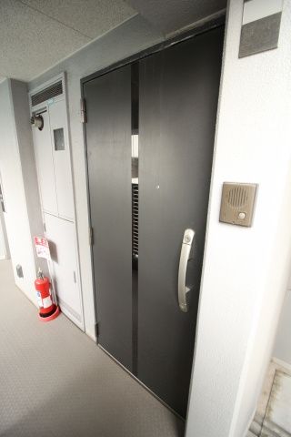 玄関　（別タイプ参考写真）シンシティー王子　　北区豊島1