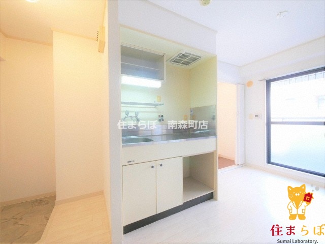 キッチン　「ただの部屋探しじゃない。“あなたの暮らし”探しです。」