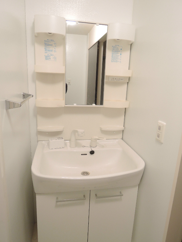 洗面設備　シャワー付洗面台