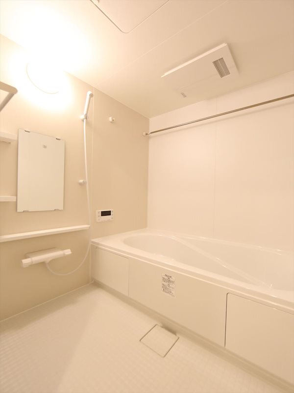 バス・シャワールーム　浴室暖房乾燥機付　追い焚き・オートバス機能付お風呂