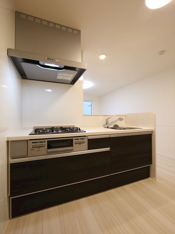 キッチン　システムキッチン（ガス3口コンロ・グリル付）