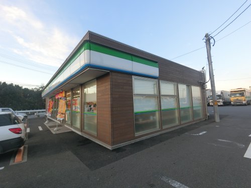 コンビニ　ファミリーマート市原八幡浦店（コンビニ）まで208m