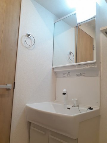 洗面設備　スペースが確保できる洗面所です