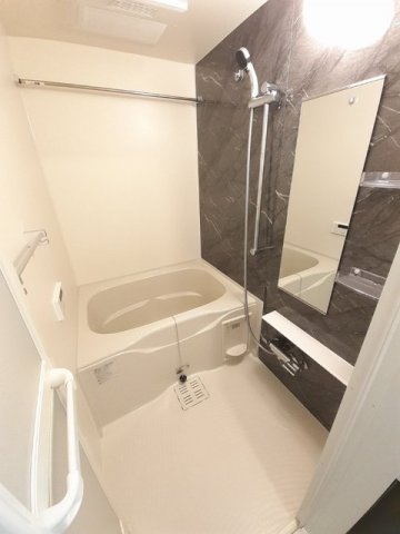 バス・シャワールーム　落ち着いた空間のお風呂です