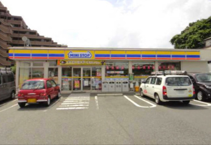 コンビニ　ミニストップ東浦和店（コンビニ）まで220m