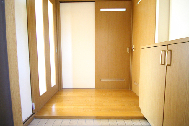 玄関　※別室の参考写真の為、現況優先です。