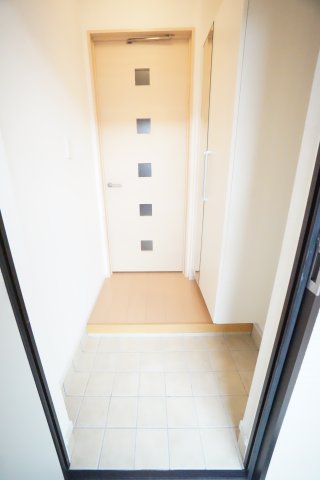 玄関　※同物件・同タイプの写真です。