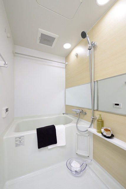 バス・シャワールーム　落ち着いた空間のお風呂です