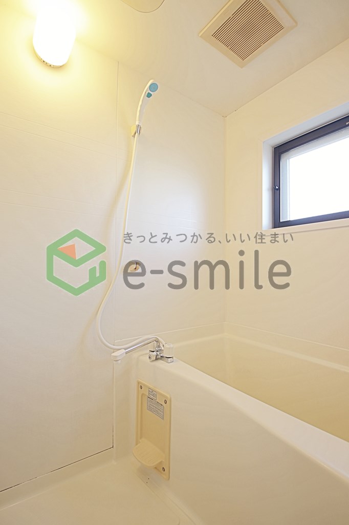 バス・シャワールーム　落ち着いた空間のお風呂です