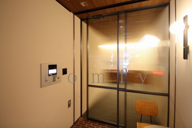 エントランス　オートロック付き