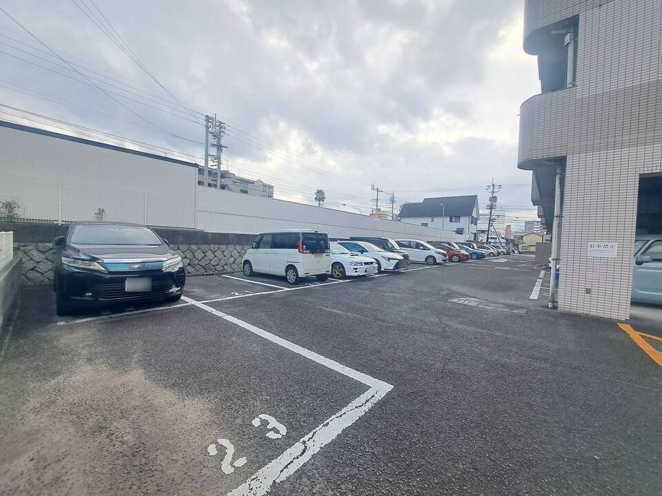 駐車場　駐車場