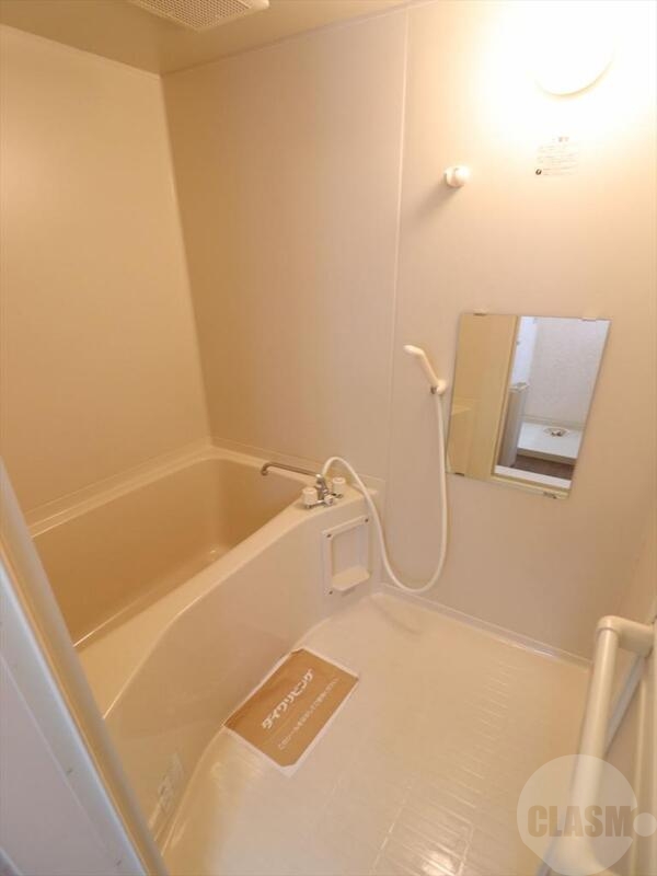 バス・シャワールーム　清潔感のあるバスルーム