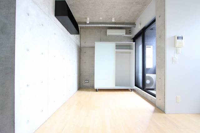 居室・リビング　明るいリビングは