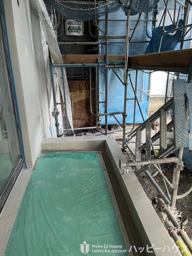 バルコニー　工事中（２０２３年２月３日時点）の１０２号の写真です。内装・