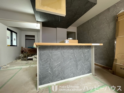 居室・リビング　１２．３帖のＬＤＫにオシャレなアイランドキッチンが魅力です♪