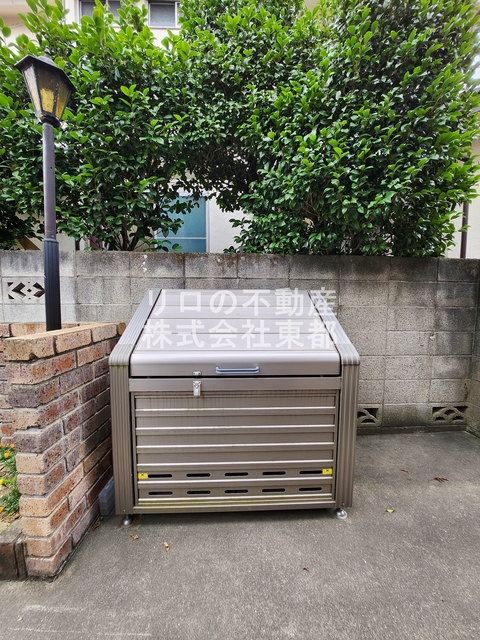 その他共有部分　敷地内にゴミ置き場があるので、朝の忙しいときに便利ですね☆