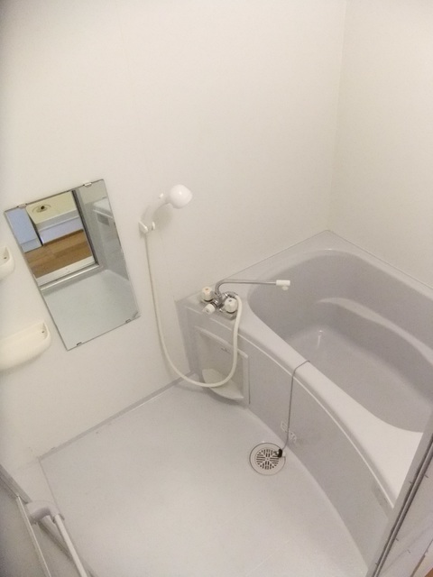 バス・シャワールーム　※室内写真は同間取りの別号室の写真です。