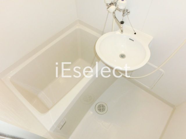 バス・シャワールーム　きれいなバスルーム。