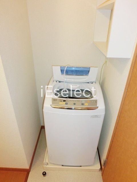洗面設備　洗濯機付き。