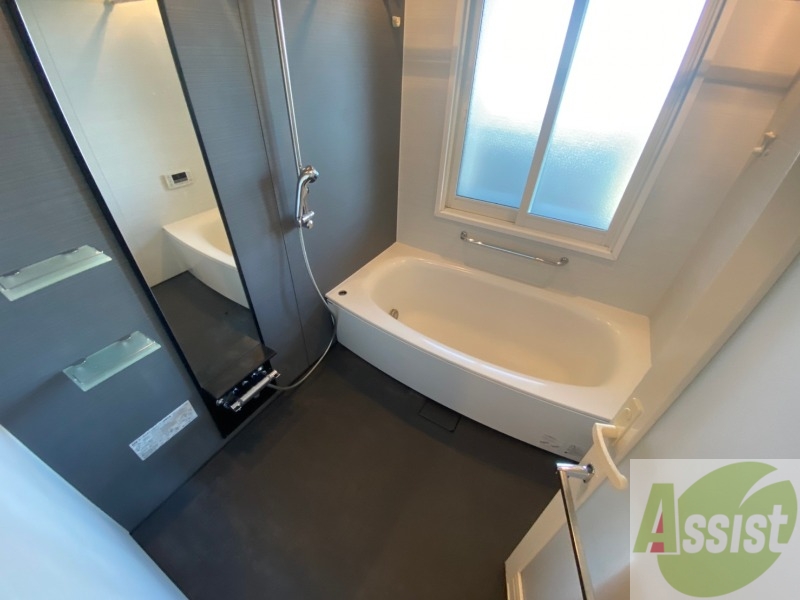 バス・シャワールーム　こちらに洗面台があります。朝の洗顔はこちらで。