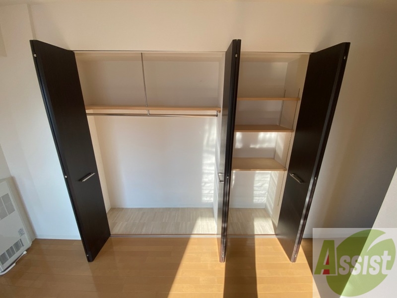 収納　クローゼットは奥行きもあり、荷物が多い方でも安心です。