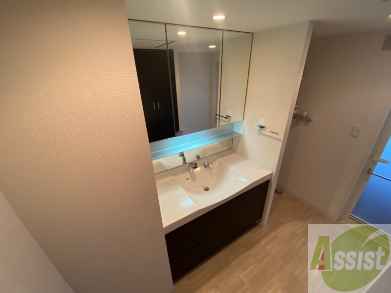 洗面設備　こちらに洗面台があります。朝の洗顔はこちらで。