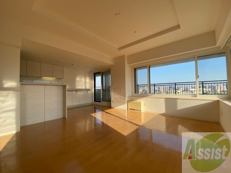 居室・リビング　広くてキレイなお部屋が広がっていて、充実した生活が送れそう。