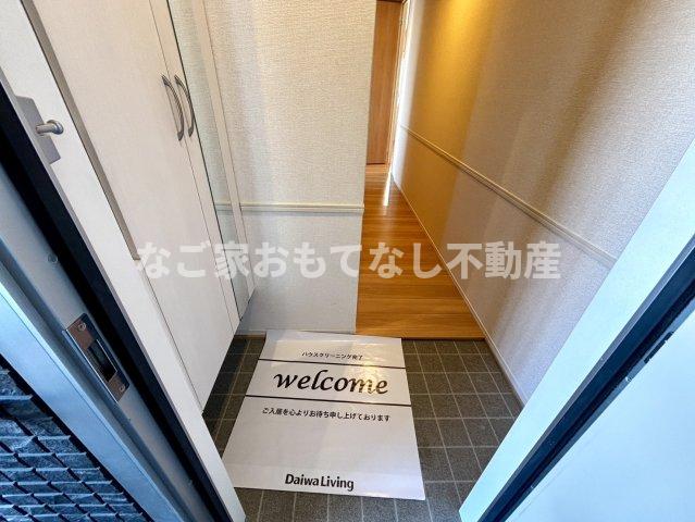 玄関　写真は別号室