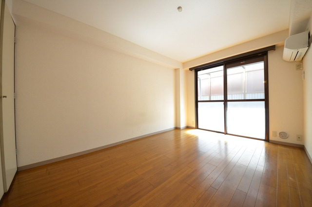 居室・リビング　★大きな窓が、お部屋を明るくしてくれます★