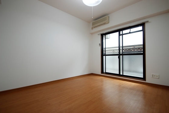 居室・リビング　※別号室の写真になります。