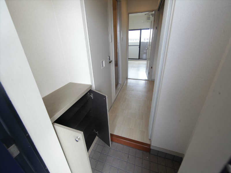 玄関　玄関　シューズボックス付