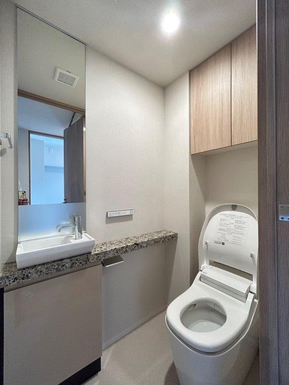 トイレ　※別部屋の参考写真です。