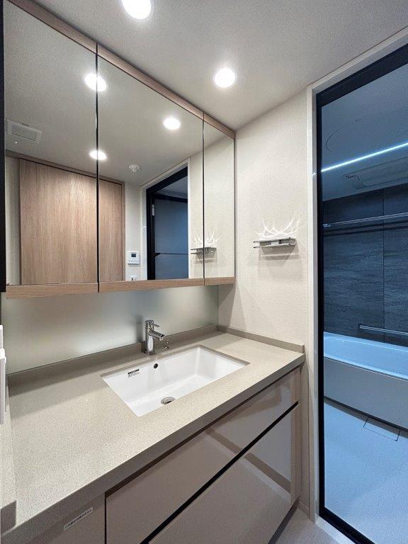 洗面設備　※別部屋の参考写真です。