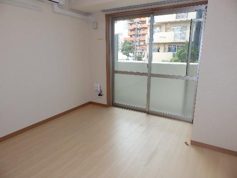 居室・リビング　室内