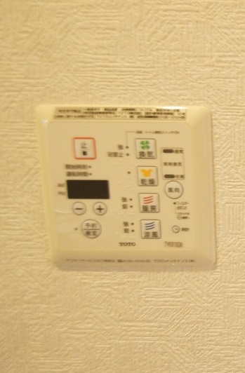 その他設備　雨の日のお洗濯に便利な「浴室換気乾燥機」です。