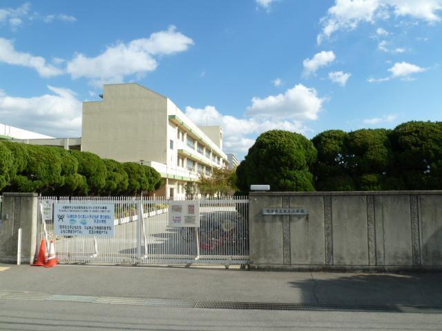 小学校　茨木市立天王小学校（小学校）まで505m