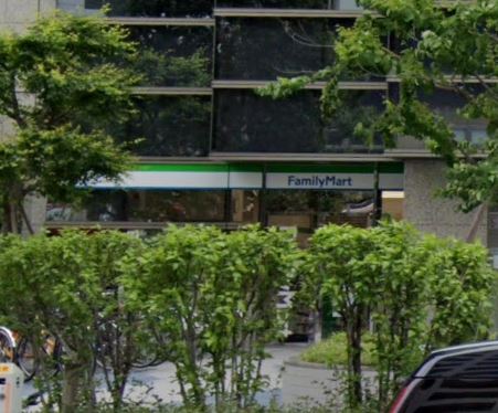 コンビニ　ファミリーマート 新宿アイタウン店（コンビニ）まで54m