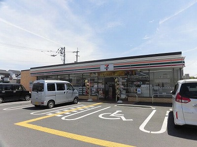 コンビニ　セブンイレブン高知丸池町店（コンビニ）まで511m