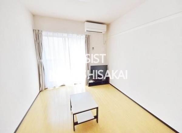 居室・リビング　写真：設備同仕様の別号室です