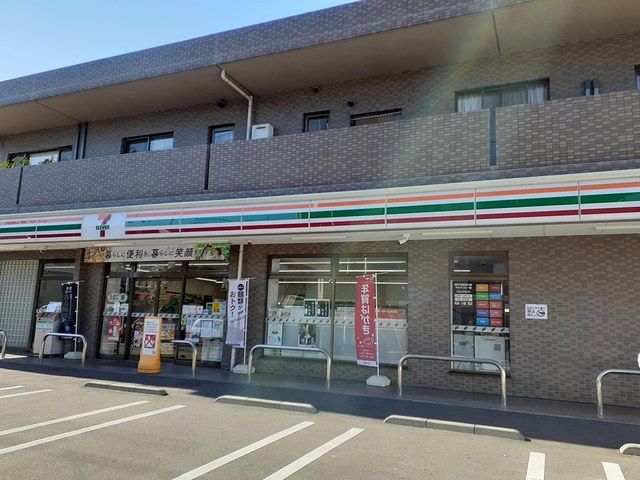 コンビニ　セブンイレブン（コンビニ）まで174m