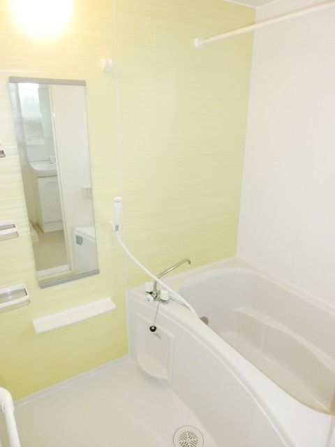 バス・シャワールーム　便利な追い焚き機能や浴室乾燥機付き