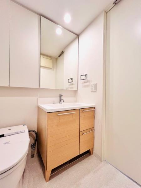 洗面設備　脱衣スペースもあります