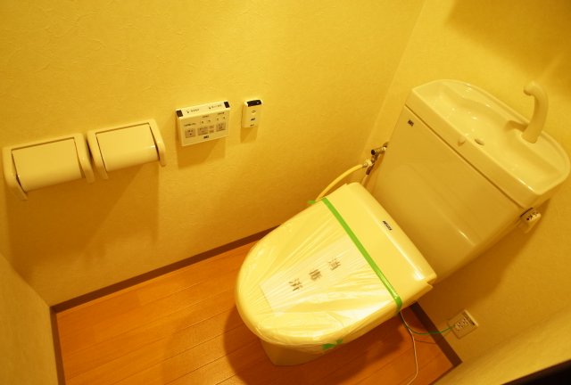 トイレ　温水洗浄便座