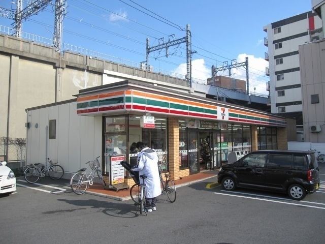 コンビニ　セブンイレブン大阪新町4丁目店（コンビニ）まで181m