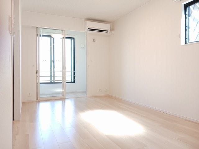 居室・リビング　こちらのリビングで趣味の時間をお楽しみください